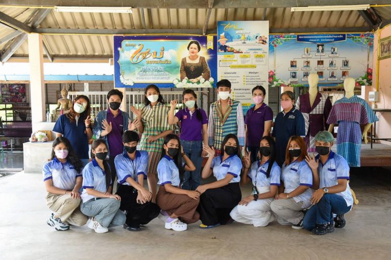 RMUTP collaborates with ThaiBev to organize community outreach services for white horse fabric weaving in Phetchaburi province.