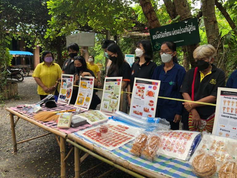 Rajamangala University of Technology Phra Nakhon’s Business Incubator Center (UBI) is actively engaged in the development of community products in the Nong Nam Model Community Enterprise Center in Kok Nong Na Model.