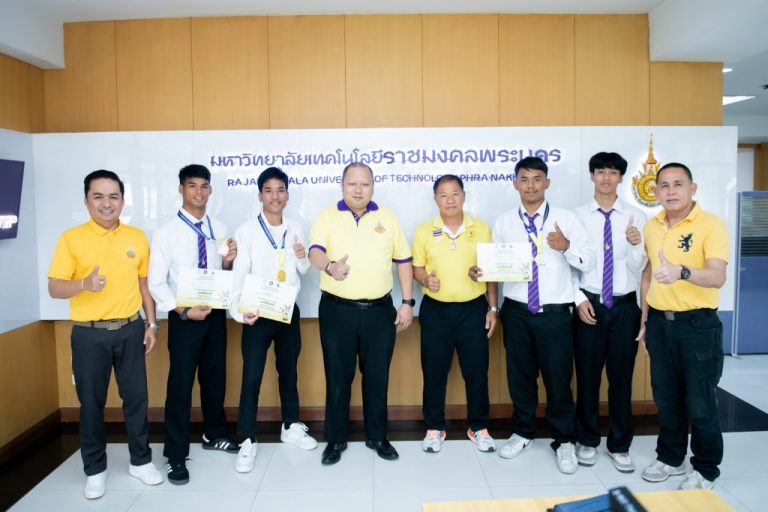 The President of RMUTP congratulated the boxing team on winning medals and encouraged them as they prepare to represent the region in the upcoming national competition.