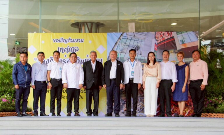 Students from the Faculty of Home Economics, Liberal Arts, and Textiles collaborate in fashion design to support the “Thai Silk to the World” project in its 14th year.