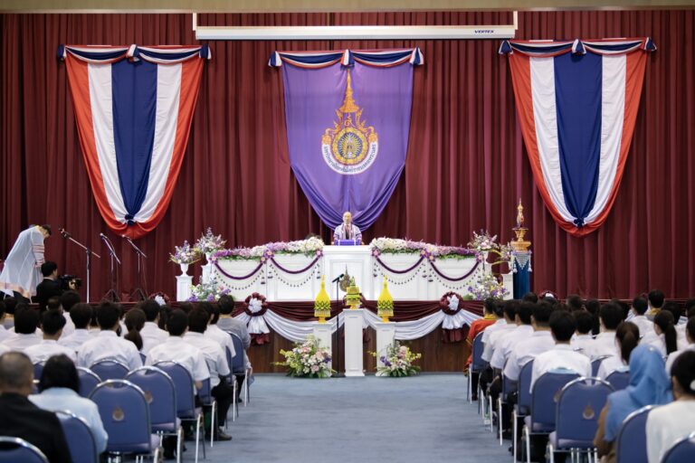 The 5th Vocational Certificate Award Ceremony of Rajamangala University of Technology Phra Nakhon